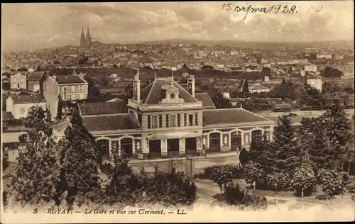 Ak Royat Puy de Dôme, La Gare et vue sur Clermont