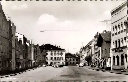 Ak Tann im Kreis Rottal Inn Niederbayern, Blick zum Gasthof Grainerbräu, Volksbank, Geschäfte