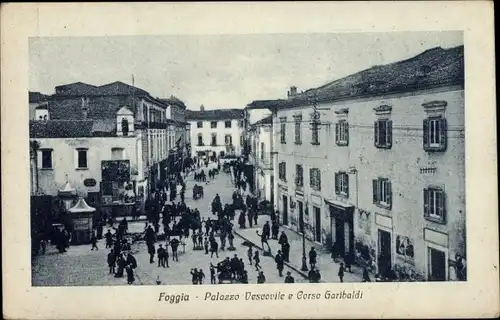 Ak Foggia Puglia, Palazzo Vescovile e Corso Garibaldi, Fußgänger