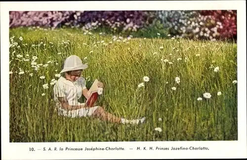 Ak Adel Belgien, Prinzessin Joséphine Charlotte im Gras