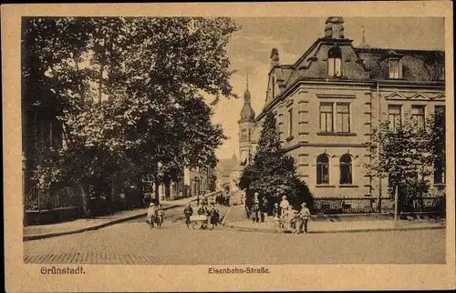 Ak Grünstadt im Kreis Bad Dürkheim, Blick in die Eisenbahnstraße, Kinder, Handkarren