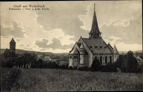 Ak Weilerbach in der Pfalz, Teilansicht, Prot. u. kath. Kirche