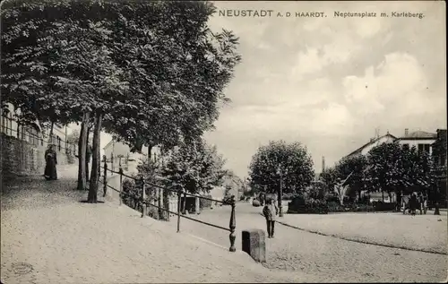 Ak Neustadt an der Haardt Neustadt an der Weinstraße, Neptunsplatz mit Karlsberg