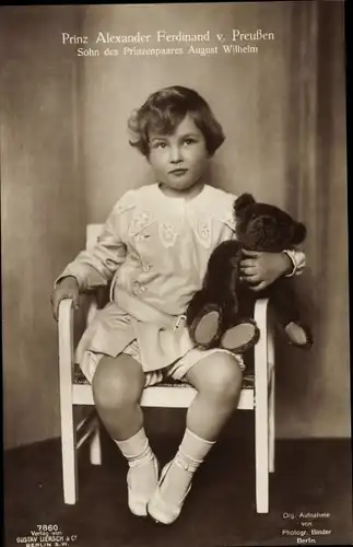Ak Prinz Alexander Ferdinand, Sohn von August Wilhelm von Preußen, Portrait mit Teddy