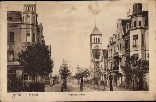 Ak Recklinghausen in im Ruhrgebiet, Blick in die Hedwigstraße, Kirchturm