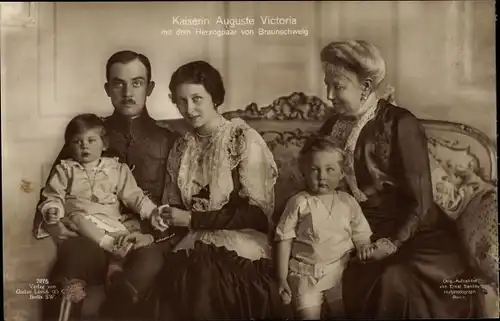 Ak Kaiserin Auguste Viktoria mit dem Herzogpaar von Braunschweig, Kinder, Liersch 7075