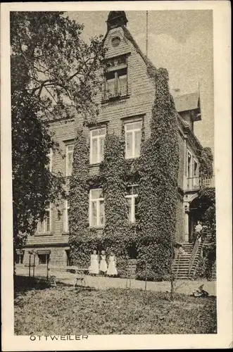 Ak Ottweiler im Saarland, Haus mit Garten