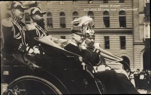 Ak Kaiser Wilhelm II. mit  dem Herzog von Cumberland, Kutsche