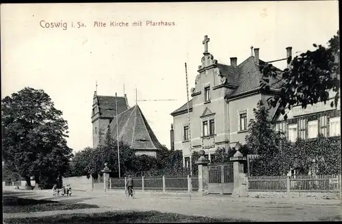 Ak Coswig in Sachsen, Alte Kirche mit Pfarrhaus