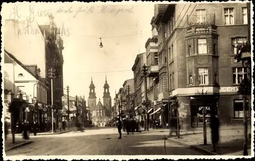 Ak Gniezno Gnesen Posen, Straßenpartie, Apotheke, Kirche