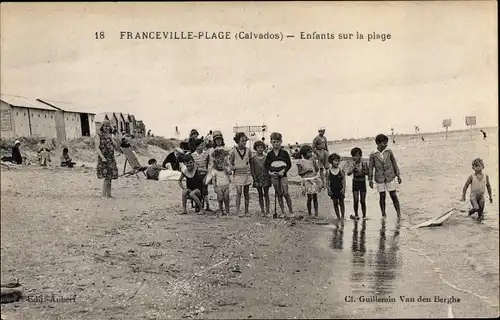 Ak Franceville Plage Calvados, Enfants sur la plage