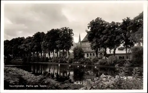 Ak Neumünster in Schleswig Holstein, Partie am Teich