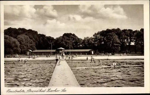 Ak Neustrelitz am Zierker See, Strandbad am Zierker See, Steg