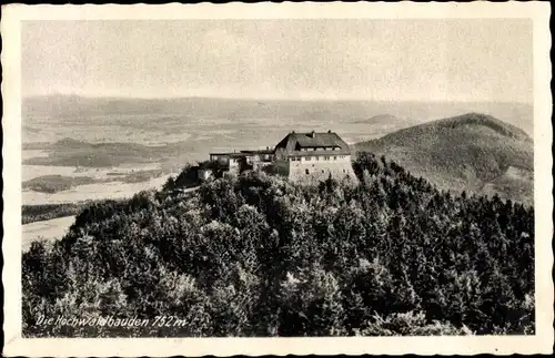 Ak Oybin in der Oberlausitz, Hochwaldbauden und im Hintergrund Die Bösigen