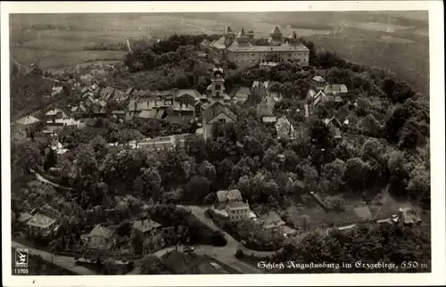 Ak Augustusburg im Erzgebirge, Luftbild vom Schloss mit Ort