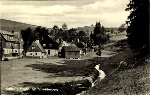 Ak Seiffen im Erzgebirge, Teilansicht des Ortes mit Schwartenberg