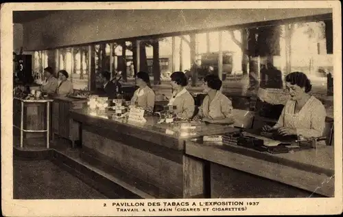 Ak Paris Frankreich, Exposition 1937, Pavillon des Tabacs, Travail a la Main, Cigares