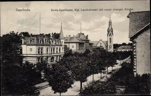 Ak Saarlouis im Saarland, Kreissparkasse, Kgl. Landratsamt, neue evangelische Kirche