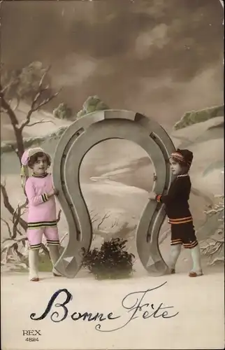 Ak Kinder mit riesigem Hufeisen