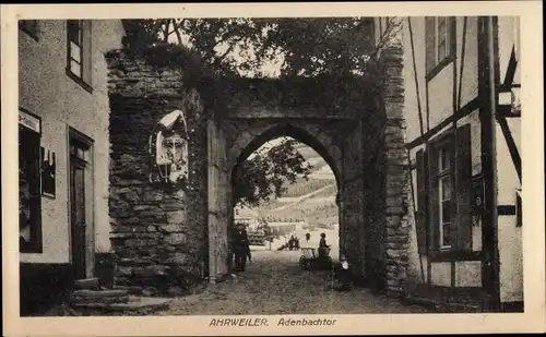 Ak Bad Neuenahr Ahrweiler in Rheinland Pfalz, Adenbachtor, Passanten