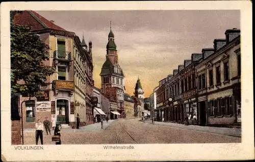 Ak Völklingen im Saarland, Blick in die Wilhelmstraße, Passanten