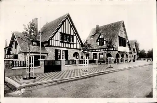 Ak Franceville Plage Calvados, La Mairie, Les Ecoles