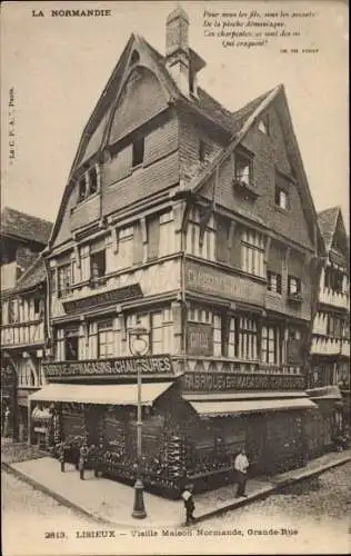 Ak Lisieux Calvados, vue générale de la Vieille Maison Normande, Grande Rue