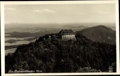 Ak Oybin in der Oberlausitz, Hochwaldbauden und im Hintergrund Die Bösigen