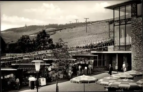 Ak Rüdesheim am Rhein, Romantik Frohsinn Edelwein, Standseilbahnhof, Verkaufsstände, Weinberge