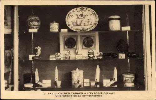 Ak Paris, Exposition de 1937, Pavillon des Tabacs, Une Vitrine de la Retrospective