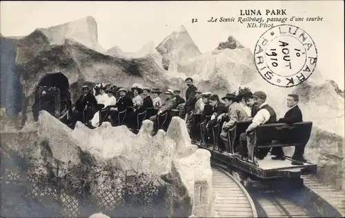 Ak Paris XVI, Luna Park, Le Scenic Railway, passage d'une courbe