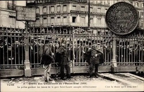 Ak Paris, La Gare Saint Lazare, Greve des Cheminots de l'Ouest Etat 1910, police, Eisenbahnerstreik