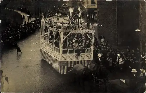 Foto Ak Aachen in Nordrhein Westfalen, Faschingsumzug in der Stadt 1910, Karneval, Festwagen
