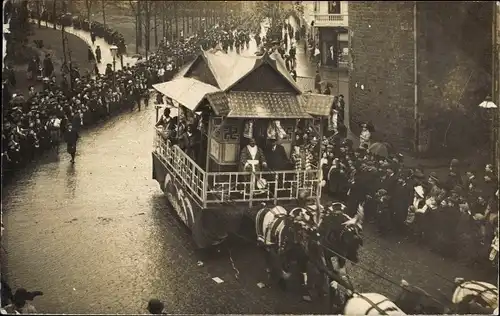 Foto Ak Aachen in Nordrhein Westfalen, Faschingsumzug in der Stadt 1910, Karneval, Festwagen