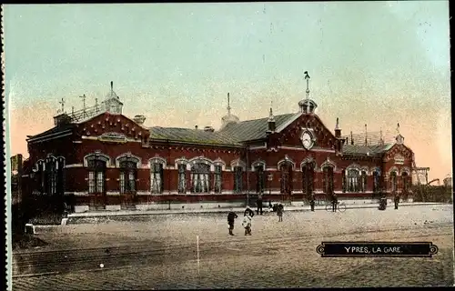 Ak Ypres Ypern Flandern, La Gare, Bahnhof, Straßenseite