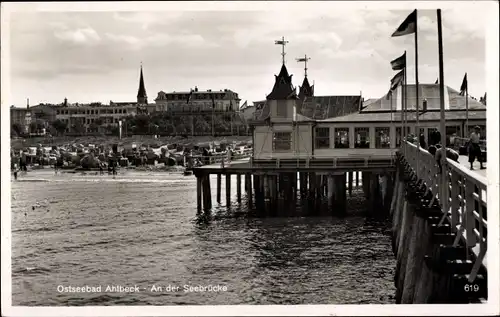 Ak Ostseebad Ahlbeck Heringsdorf auf Usedom, An der Seebrücke