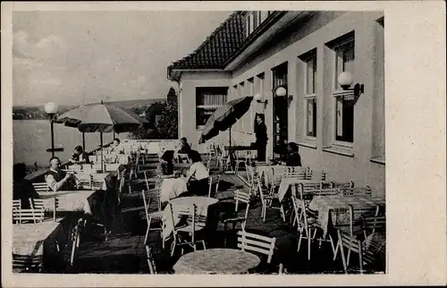 Ak Wamel Möhnesee, die Terrasse des Strandhotels