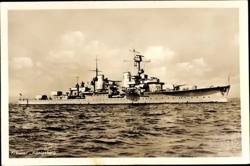 Ak Deutsches Kriegsschiff, Kreuzer Königsberg, Ansicht Steuerbord