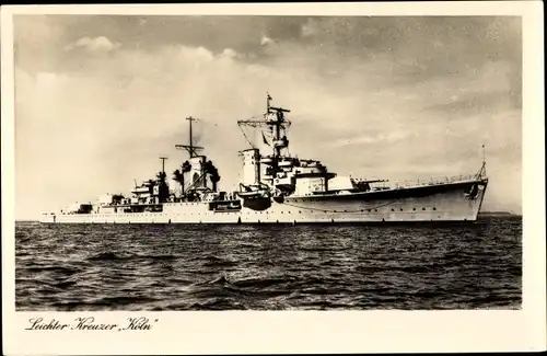 Ak Deutsches Kriegsschiff, Leichter Kreuzer Köln, Wappen, Ansicht Steuerbord