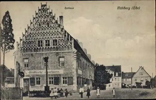 Ak Mühlberg Elbe, Rathaus, Städtische Sparkasse, Kinder