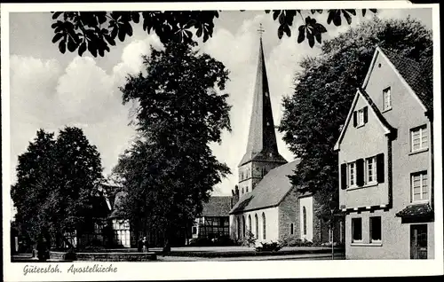 Ak Gütersloh in Westfalen, Apostelkirche, Fachwerkhäuser, Straßenpartie