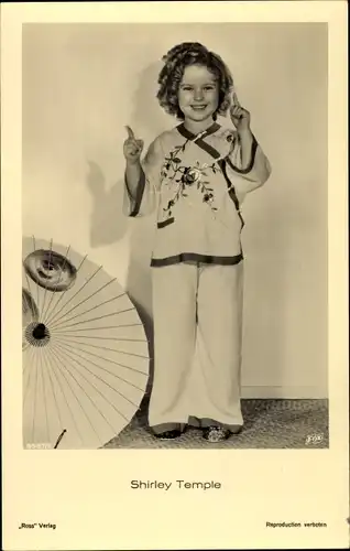 Ak Schauspielerin Shirley Temple, Standportrait