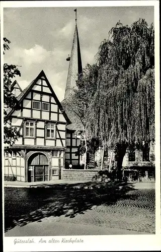 Ak Gütersloh in Westfalen, Am alten Kirchplatz, Fachwerkhaus