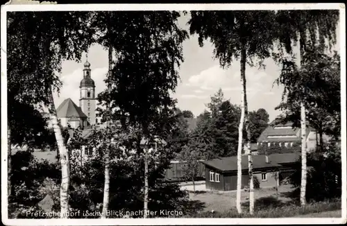 Ak Pretzschendorf Klingenberg in Sachsen, Blick nach der Kirche, Birken, Garage