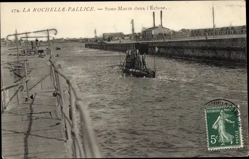 Ak Pallice La Rochelle Charente Maritime, Sous-marin dans l'Ecluse