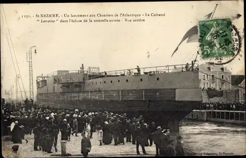 Ak Saint Nazaire Loire Atlantique, un lancement aux chantier de l'atlantique, le Cuirassé