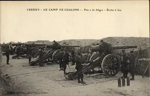 Ak Camp de Chalons Camp de Mourmelon Marne, Pièces de Sièges, écoles au feu