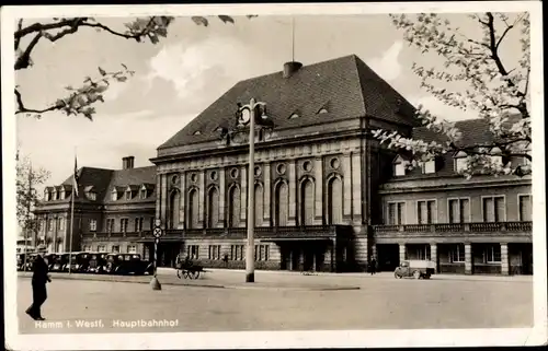 Ak Hamm in Westfalen, Ansicht vom Hauptbahnhof, Vorplatz, Fahrzeuge