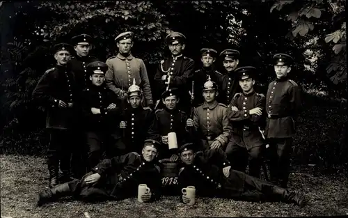 Foto Ak Infanterie Gruppenportrait 1915