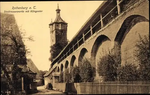 Ak Rothenburg ob der Tauber Mittelfranken, Stadtmauerpartie mit Klingentor